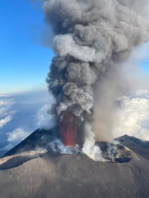 Eruzione dell'Etna: le spettacolari immagini del vulcano  2