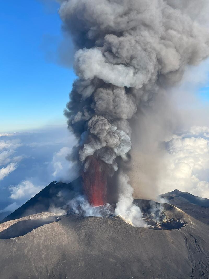 Eruzione dell'Etna: le spettacolari immagini del vulcano 2