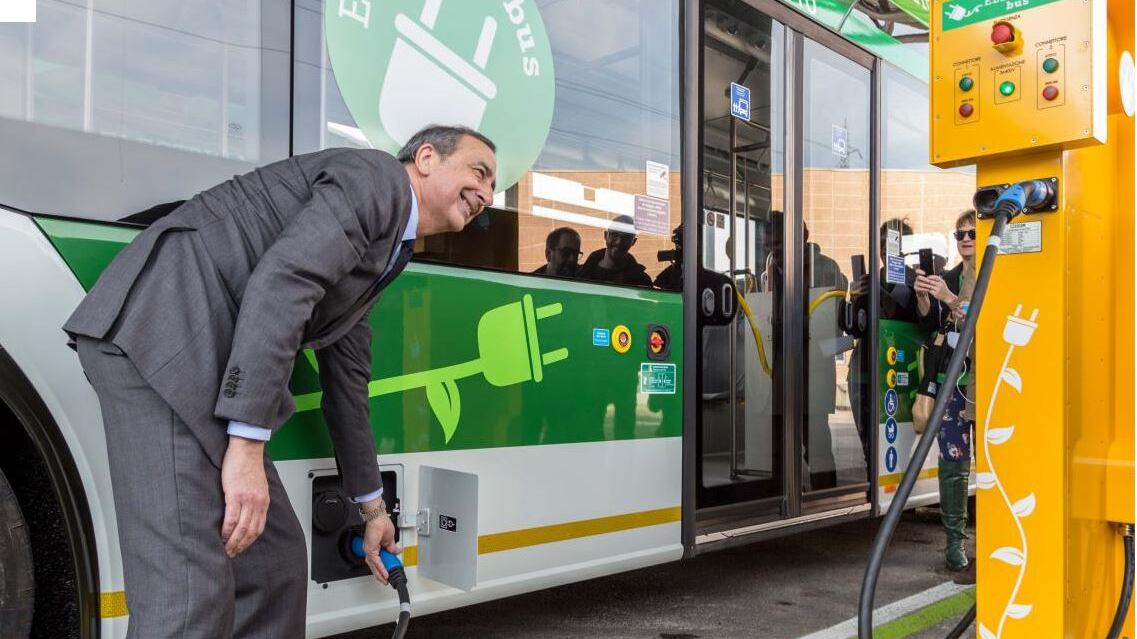 Milano nasconde i bus: tra dieci anni il deposito traslocherà sotto terra