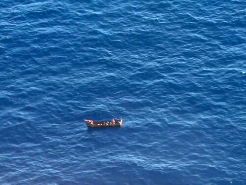 Si capovolge un barcone a Lampedusa: 21 dispersi, si cercano anche 3 bambini