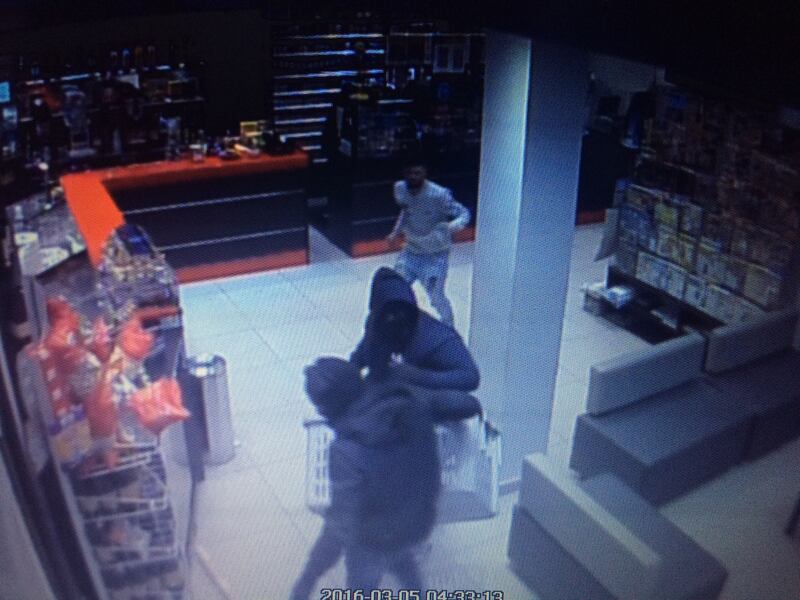 "Troppe rapine, costretti a chiudere il bar di notte": i banditi in azione 3