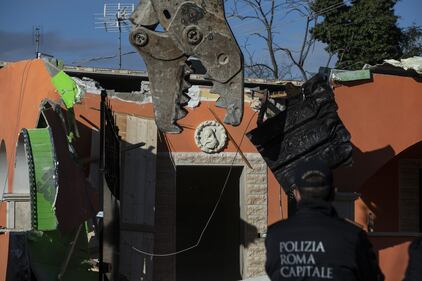 Roma, demolite le ville dei Casamonica 8