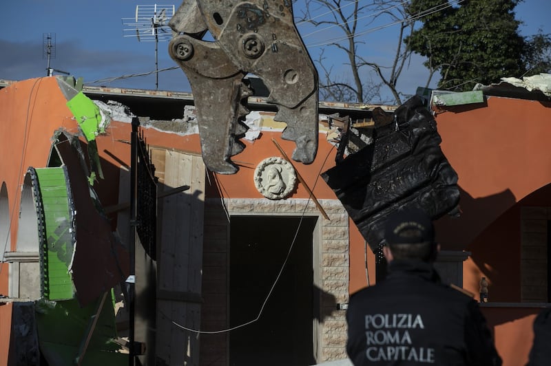 Roma, demolite le ville dei Casamonica 8