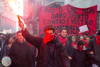 Milano: corteo studentesco in tema di immigrazione e istruzione  2