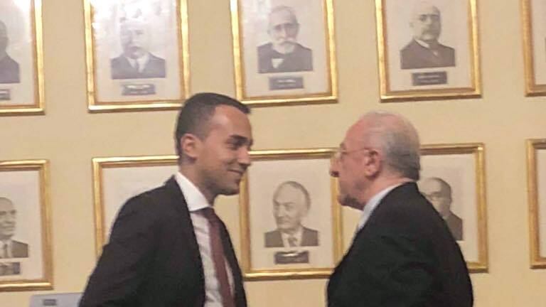 De Luca-Di Maio, la foto dell'incontro diventa virale