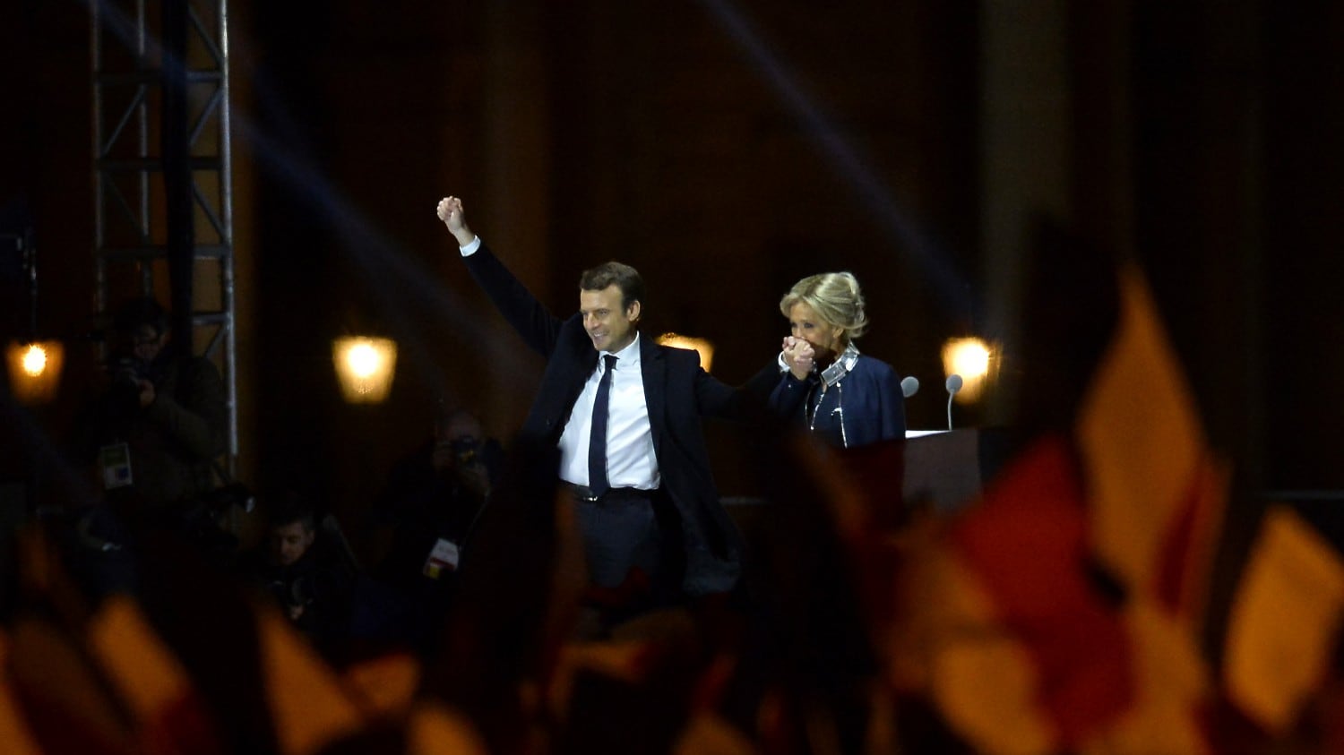 La Francia di Macron: decreti e una poltrona per la moglie