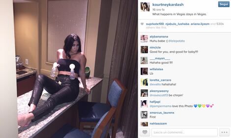 Kourtney Kardashian pompa il latte dal seno su Instagram 1