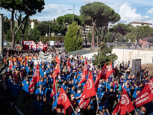 Gkn, bloccati 422 licenziamenti. Una sentenza apre la guerra