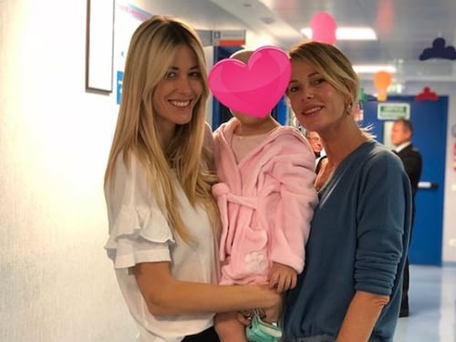 Alessia Marcuzzi in ospedale con Elena Santarelli e il figlio malato: "Sei una guerriera"