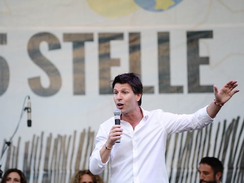 "Parlano ad analfabeti". Attacco choc del grillino a Salvini e Meloni