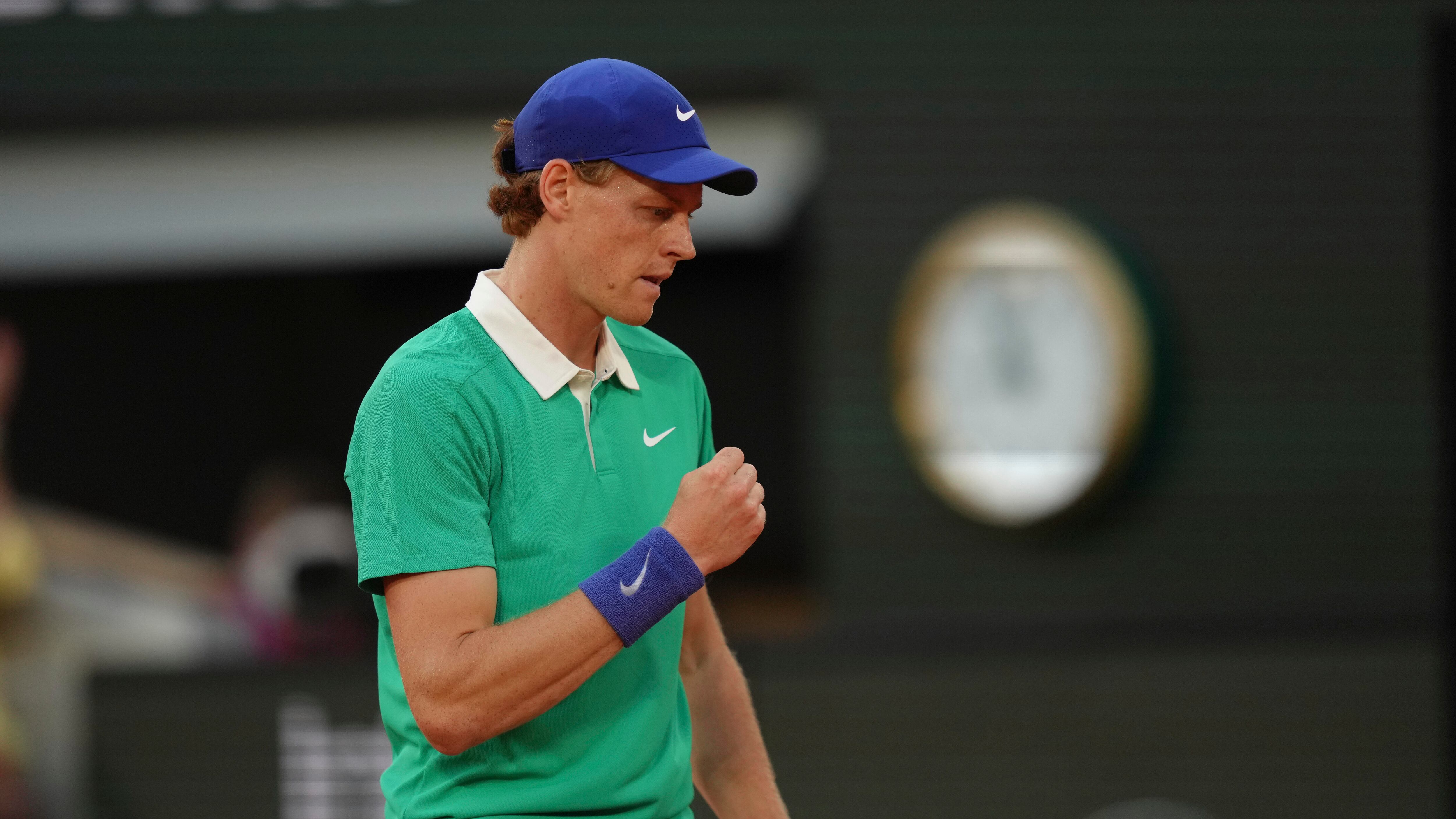 Roland Garros, Sinner straripante: batte Rublev in tre set e vola ai quarti