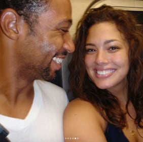 Ashley Graham sexy con gli occhiali 6