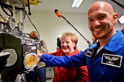La Merkel con gli astronauti dell'Esa 6