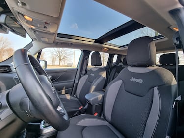 Jeep Renegade e-Hybrid, guarda le foto 8