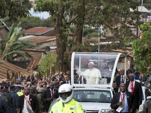 Papa Francesco: "Acqua e fogne, diritto per tutti"