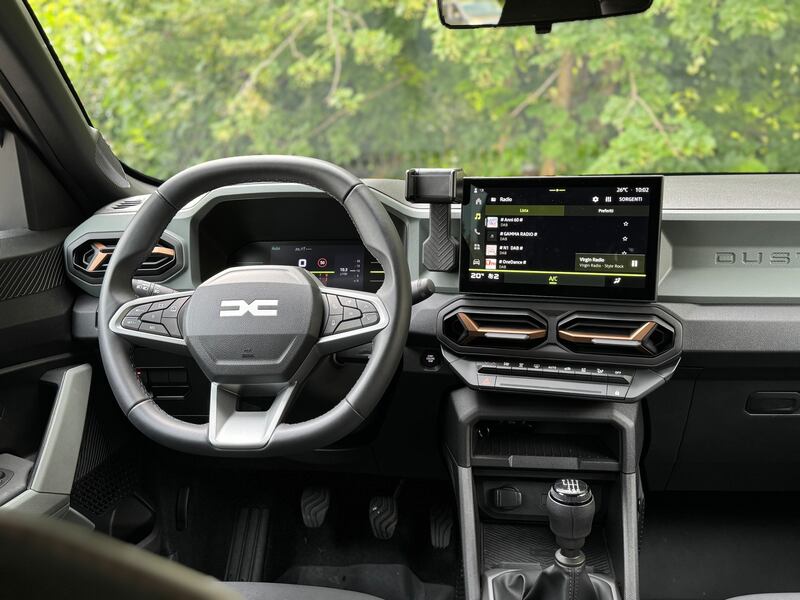 Dacia Duster 2024: guarda la gallery del SUV 4x4 mild-hybrid 19