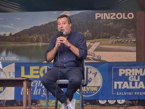 “Con noi mai la patrimoniale. Il partito? Qui centinaia di persone”. Salvini rinsalda la Lega a Pinzolo
