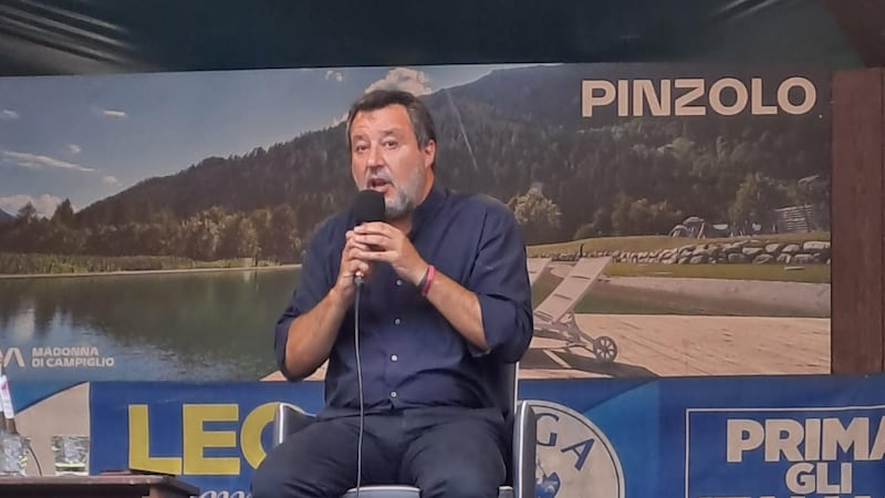 “Con noi mai la patrimoniale. Il partito? Qui centinaia di persone”. Salvini rinsalda la Lega a Pinzolo