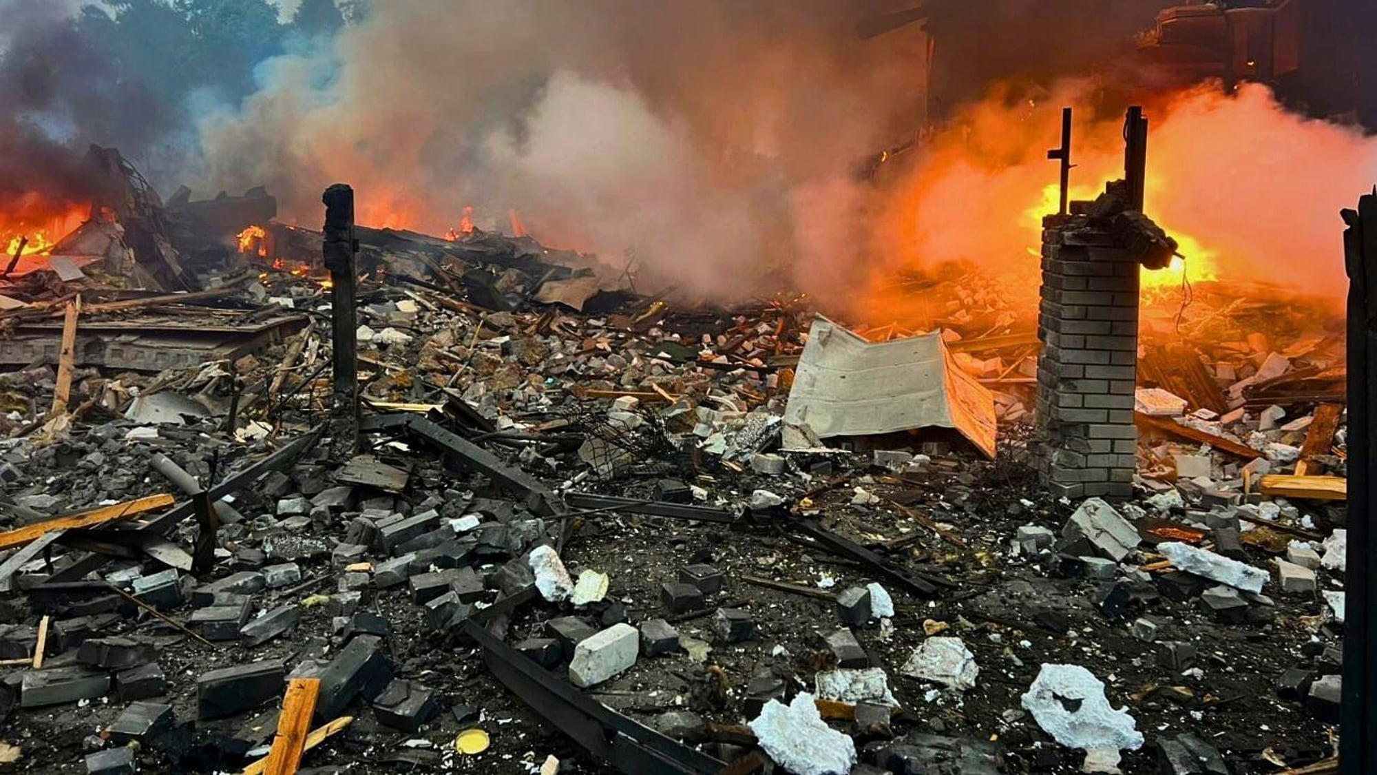 Inferno di missili sull'Ucraina. "Il silenzio degli Usa aiuta Putin"