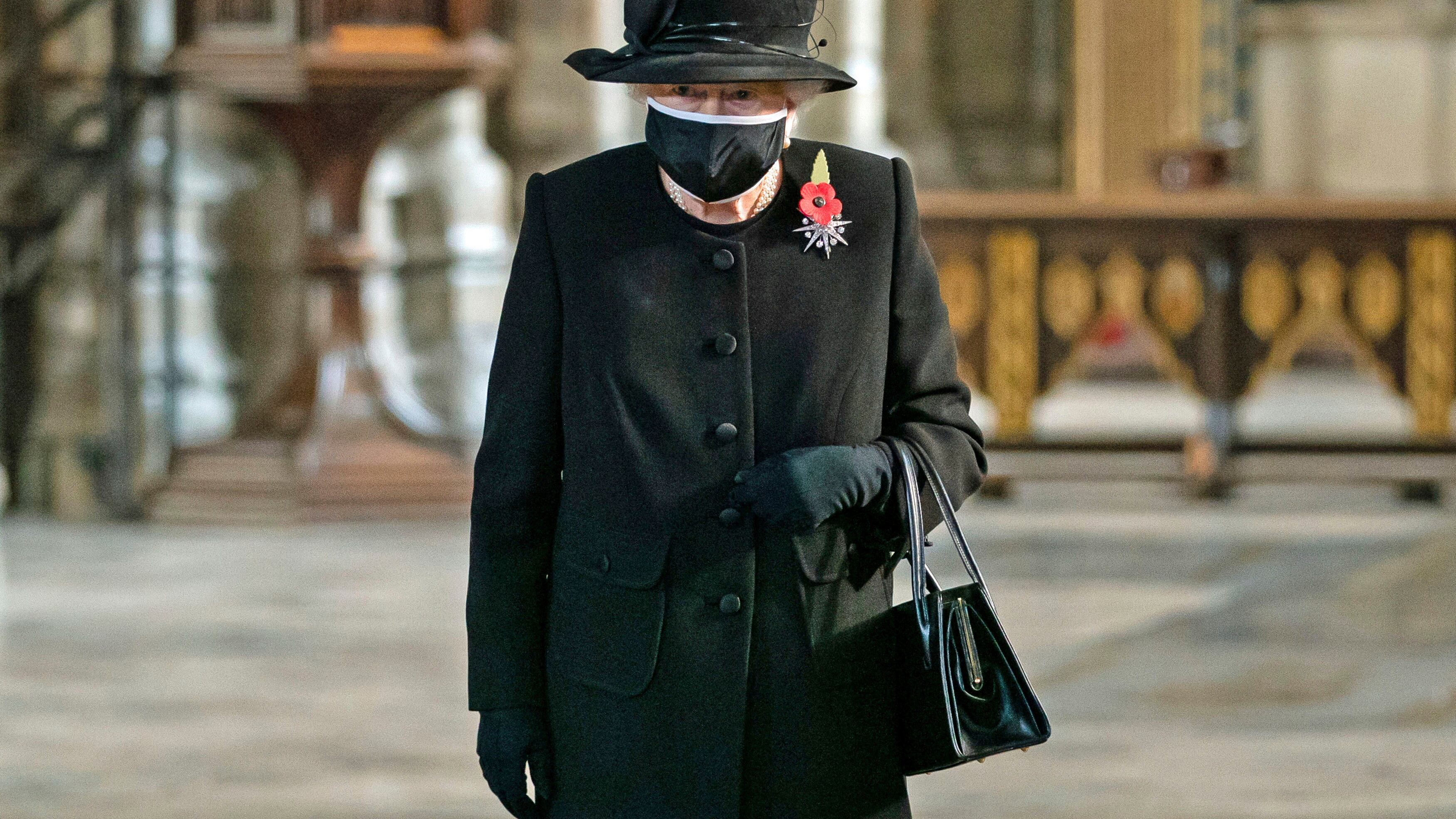 Un documentario rivela: "La regina Elisabetta è frustrata da Carlo"