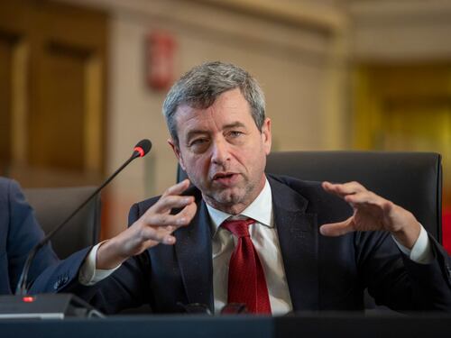 L'assurda tesi Pd: Italia umiliata dal governo