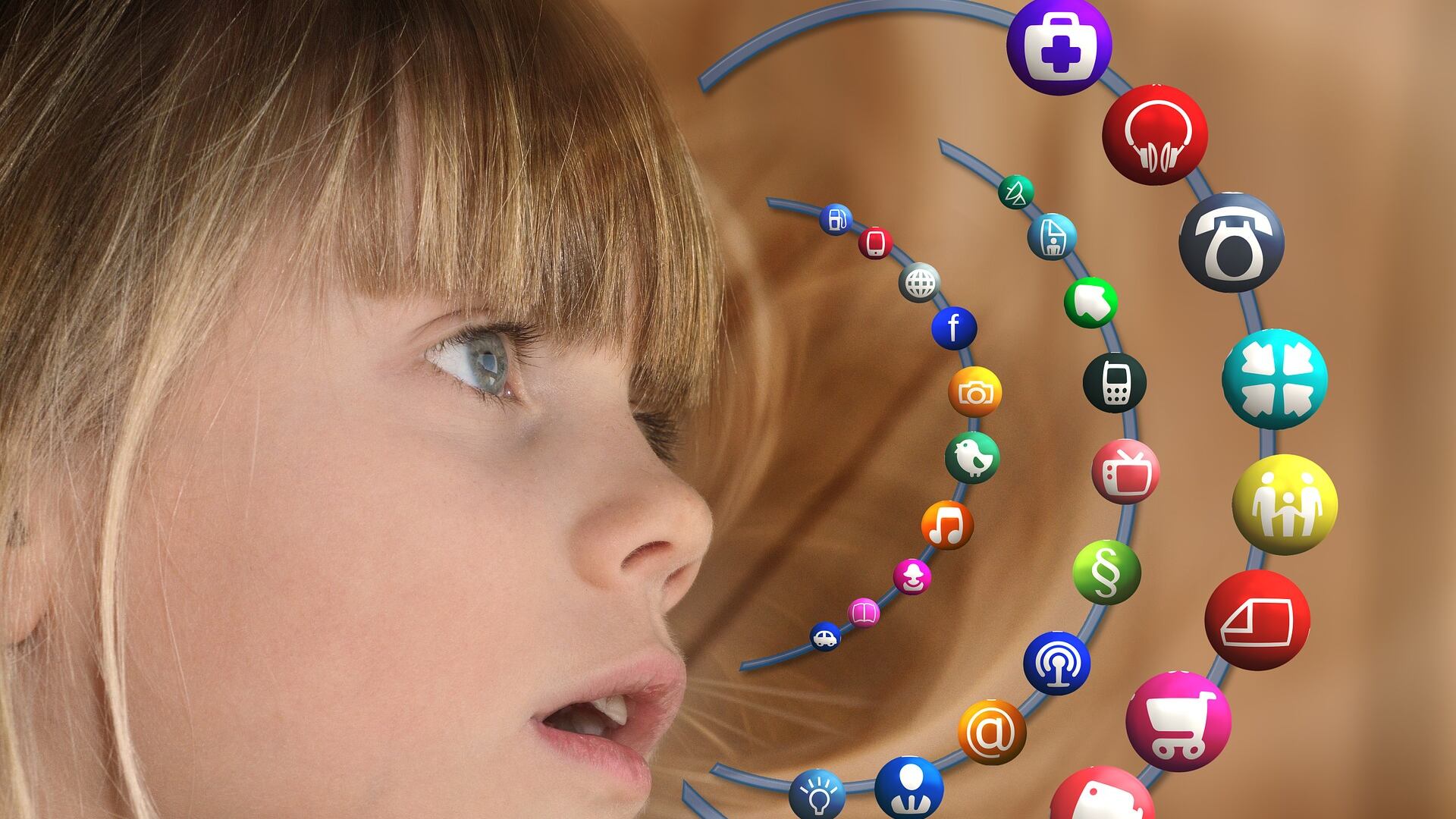 Foto e like: pericolo "sharenting", cosa rischia chi posta gli scatti dei figli