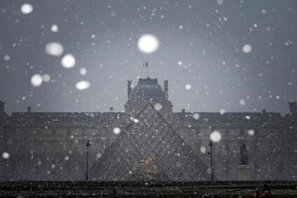 Lo spettacolo della neve a Parigi 9