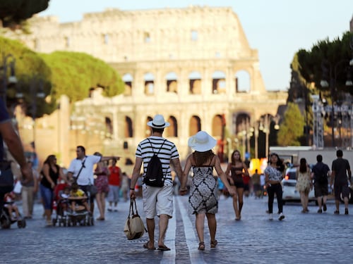 Fori imperiali nel caos, commercianti in rivolta: "A settembre la serrata"