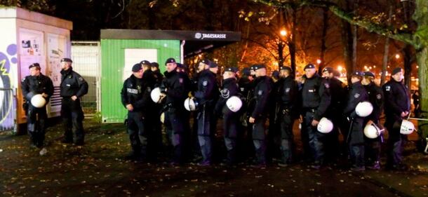 Hannover, polizia "bonifica" lo stadio 1