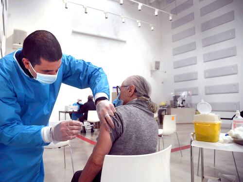 Vaccini, Regione spinge sull'acceleratore: quattro "vaccine day"