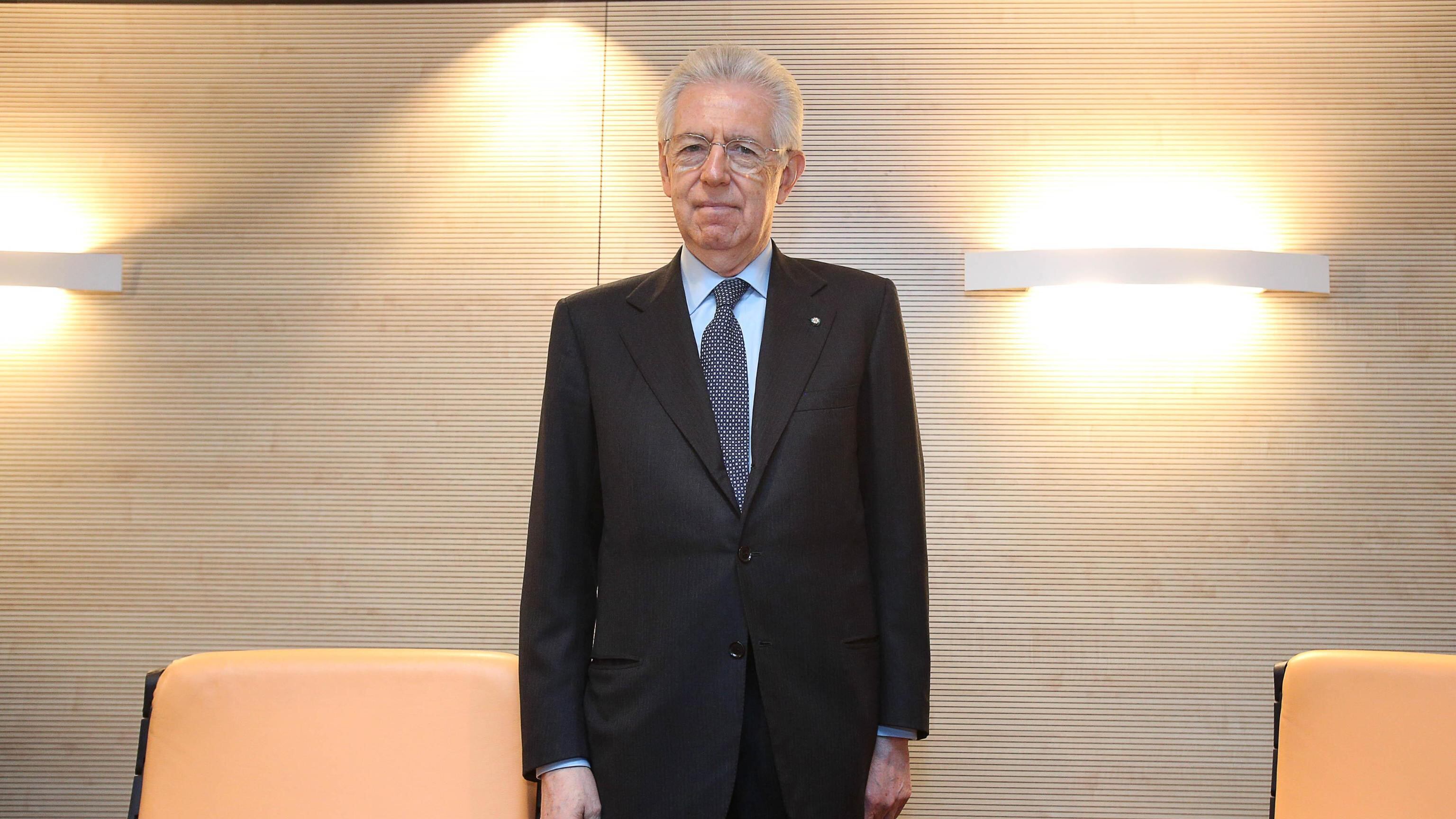 Ecco il programma di Monti: "Tutti i politici al Bilderberg per uscire dall'isolamento"