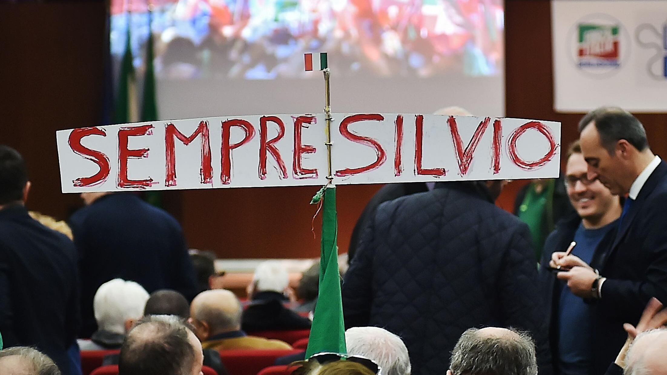 L'assist del Cavaliere: «Il prossimo sindaco avrà la nostra storia»