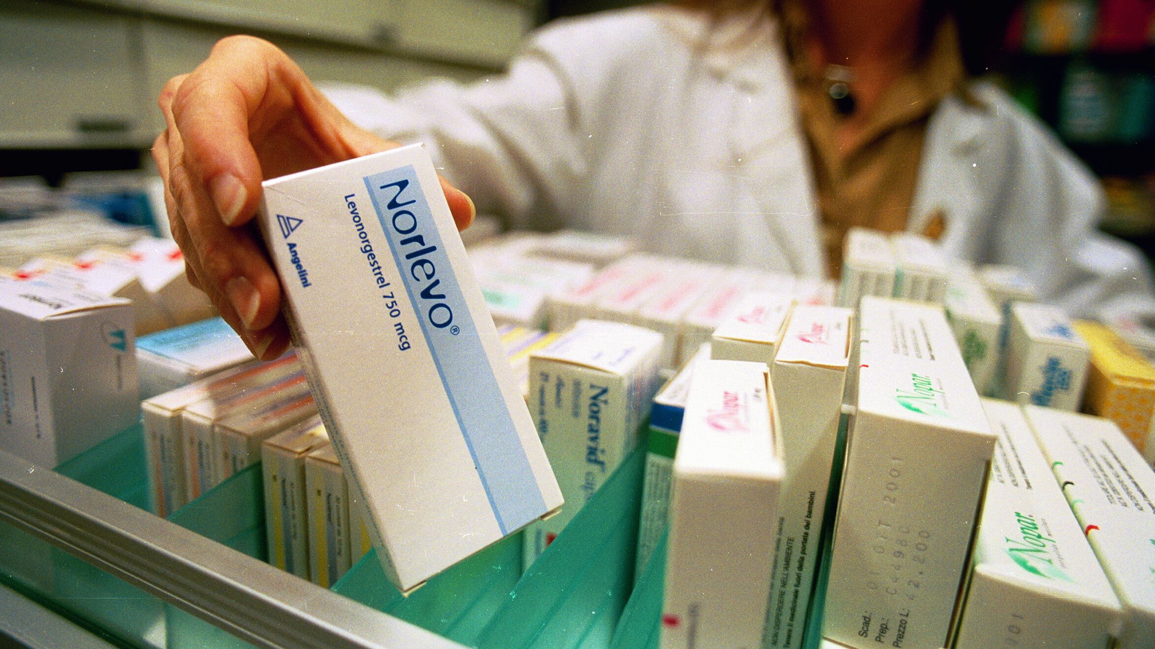 "Pillola dei 5 giorni dopo anche alle minorenni" Ira dei cattolici: è aborto