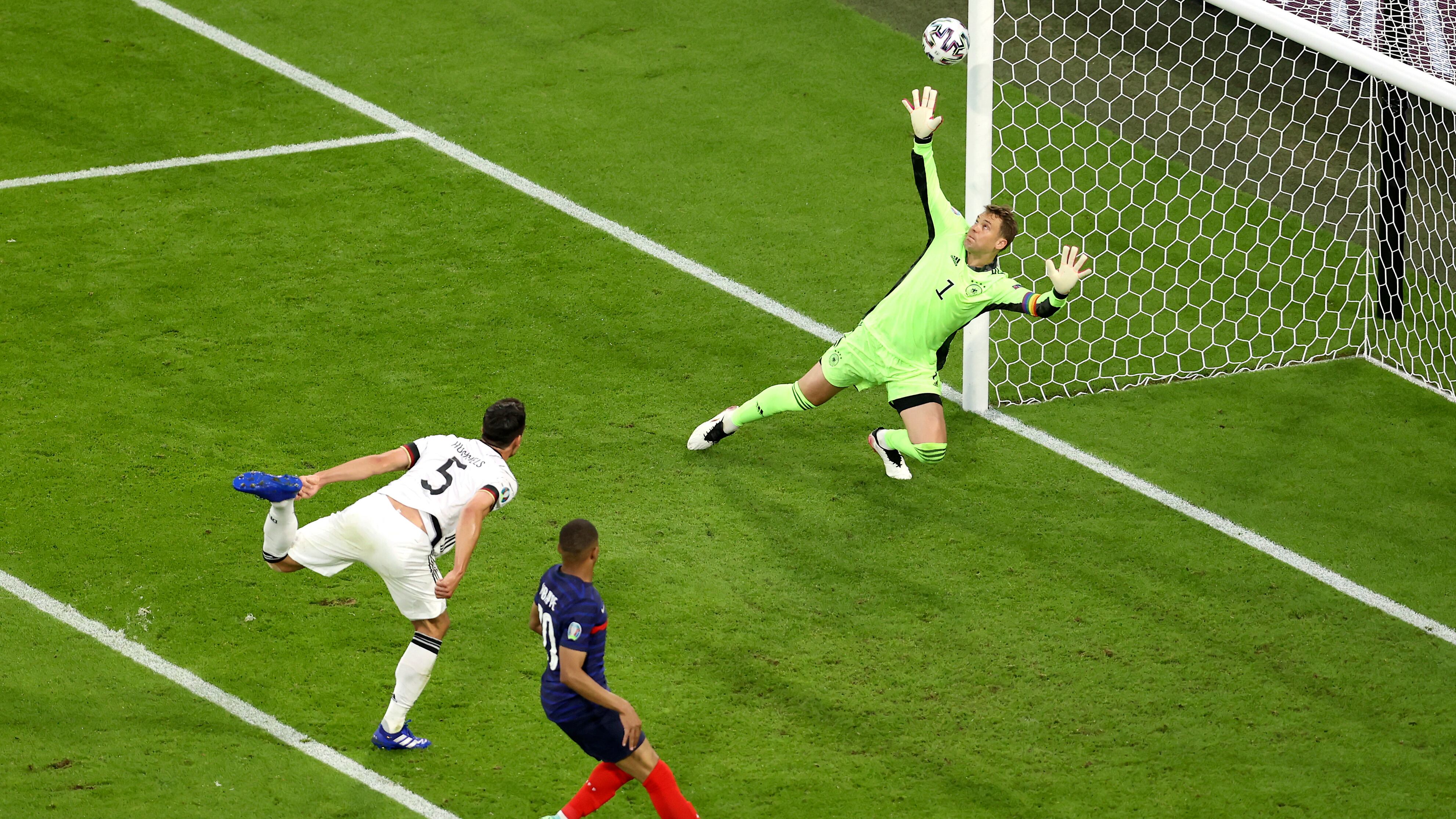 La Francia si iscrive all'Europeo dell'autogol. Germania "solo" Var