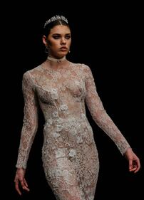 La nuova collezione di abiti da sposa di Micaela Oliveira è super sexy 11