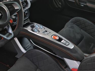 Alpine A110 S, guarda le foto della due posti francese da 300 cv 18