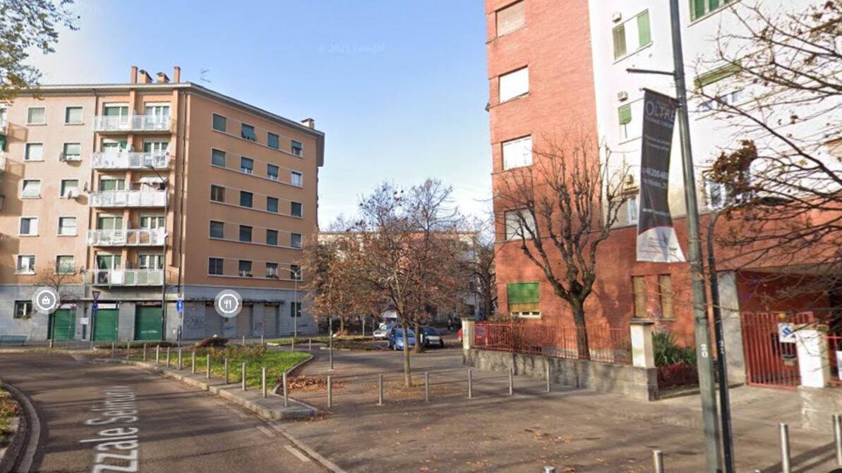 Aggredisce poliziotti con bastone infuocato: egiziano in manette