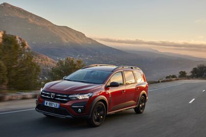 Dacia Jogger Hybrid 140: guarda la gallery del crossover ibrido multispazio 1