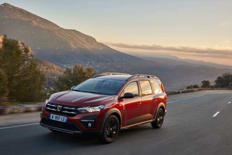Dacia Jogger Hybrid 140: guarda la gallery del crossover ibrido multispazio 1