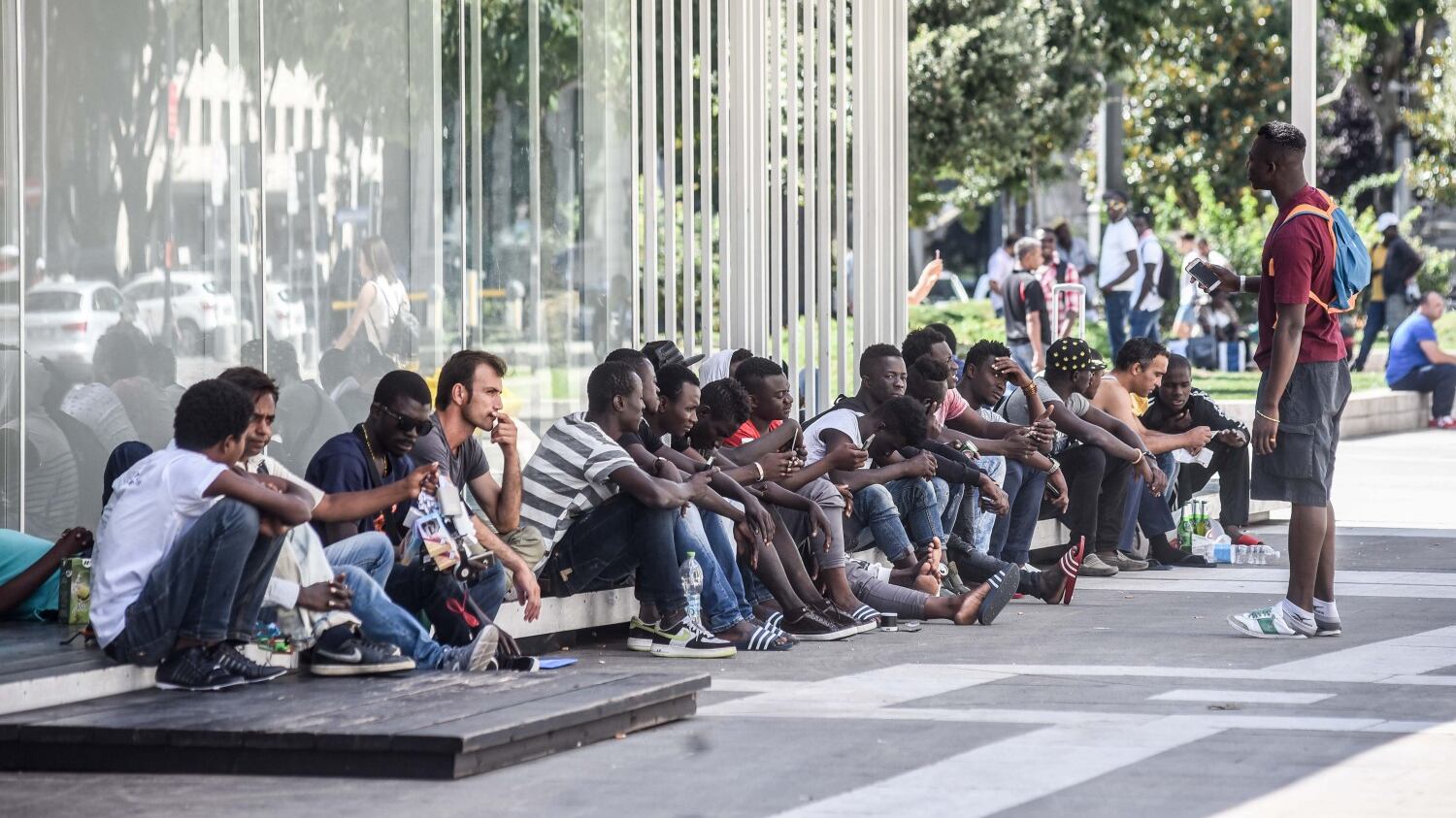 In arrivo 300 profughi nella caserma a rischio (e piena di amianto)
