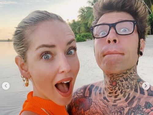 Fedez e Chiara Ferragni fanno il bagno nudi a Bora Bora