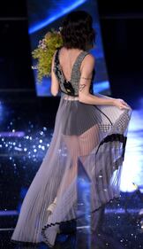 Bianca Atzei e quei mutandoni sotto il vestito trasparente 5