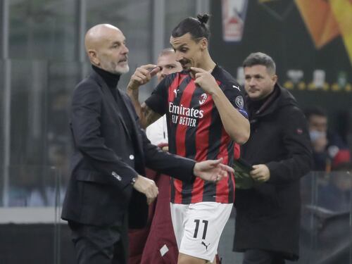 Il gesto misterioso di Ibrahimovic Cosa è successo a bordo campo