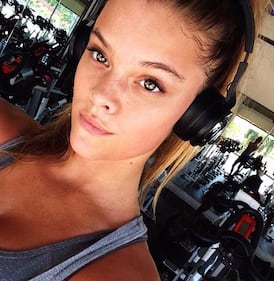 Nina Agdal, l'angelo di Victoria's Secrets posa senza veli 6