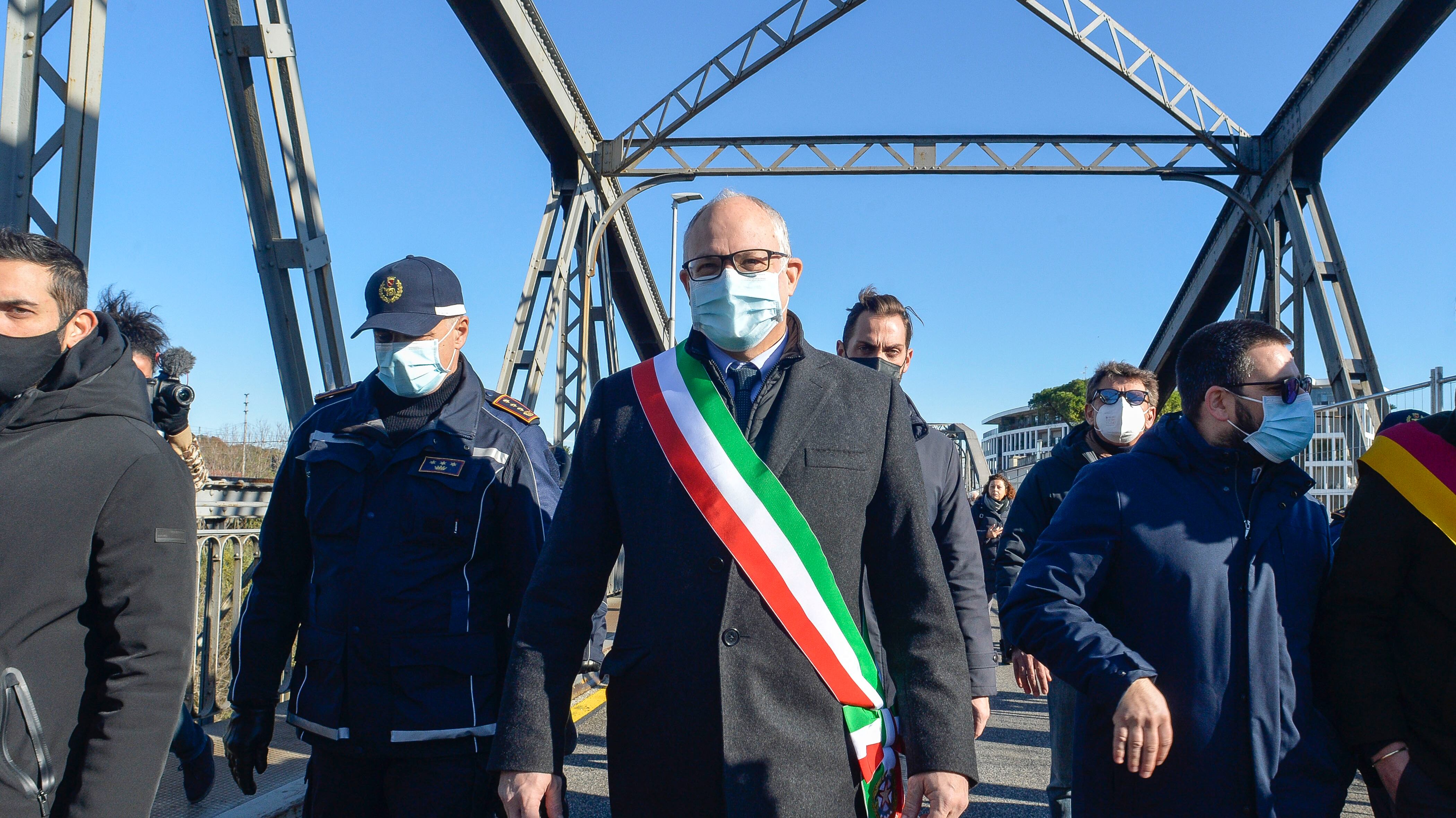 Ponte di Ferro riaperto. Ma pedoni e ciclisti a rischio