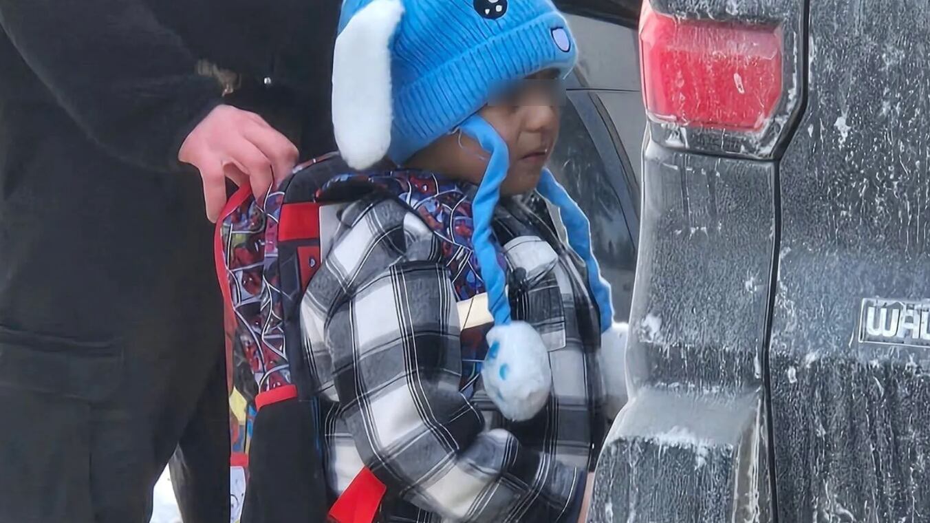 Minnesota, l’ICE arresta un bimbo di 5 anni. La scuola accusa: "Usato come esca"