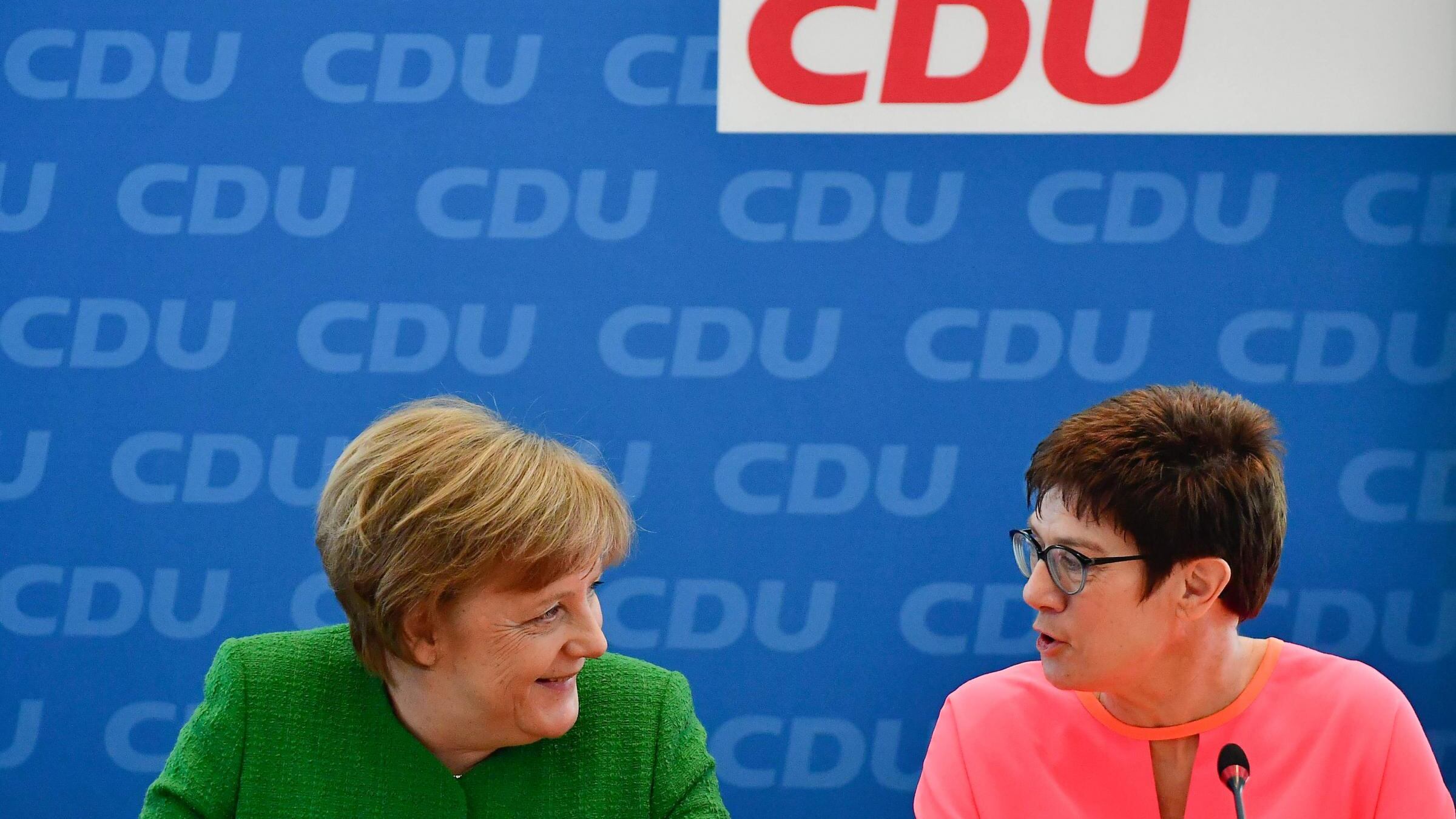 Arriva la nuova Merkel: Akk guiderà la Cdu e forse pure la Germania