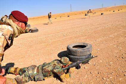 Così i parà addestrano i curdi a Erbil 10
