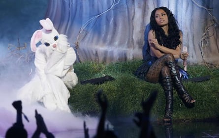 Nicki Minaj, seno in mostra per i 4 milioni di dischi 33
