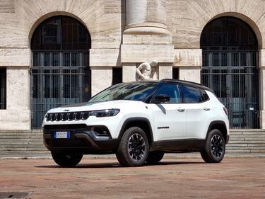 Jeep Compass 4XE, guarda tutte le foto della nostra prova 11